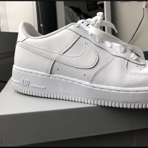 NIKE AIR FORCE 1s LIKE NEW CONDITION IN BOX